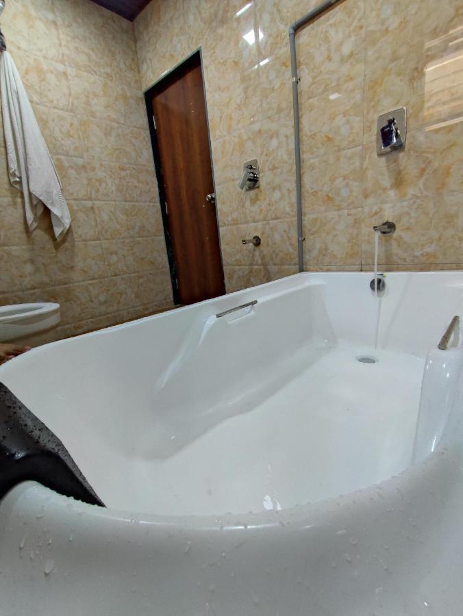 Hotel Starlit Navi Mumbai Bagian luar foto