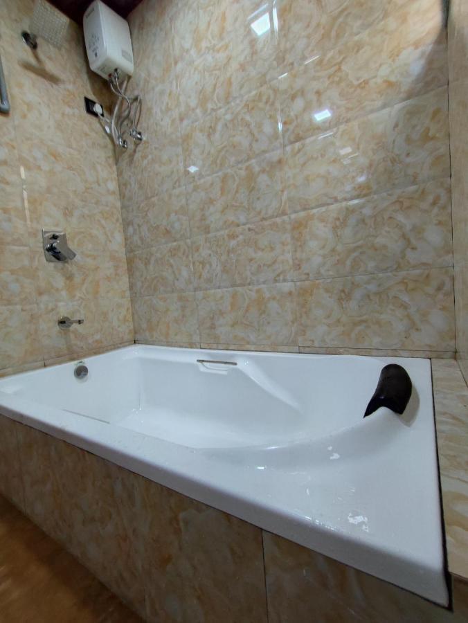 Hotel Starlit Navi Mumbai Bagian luar foto