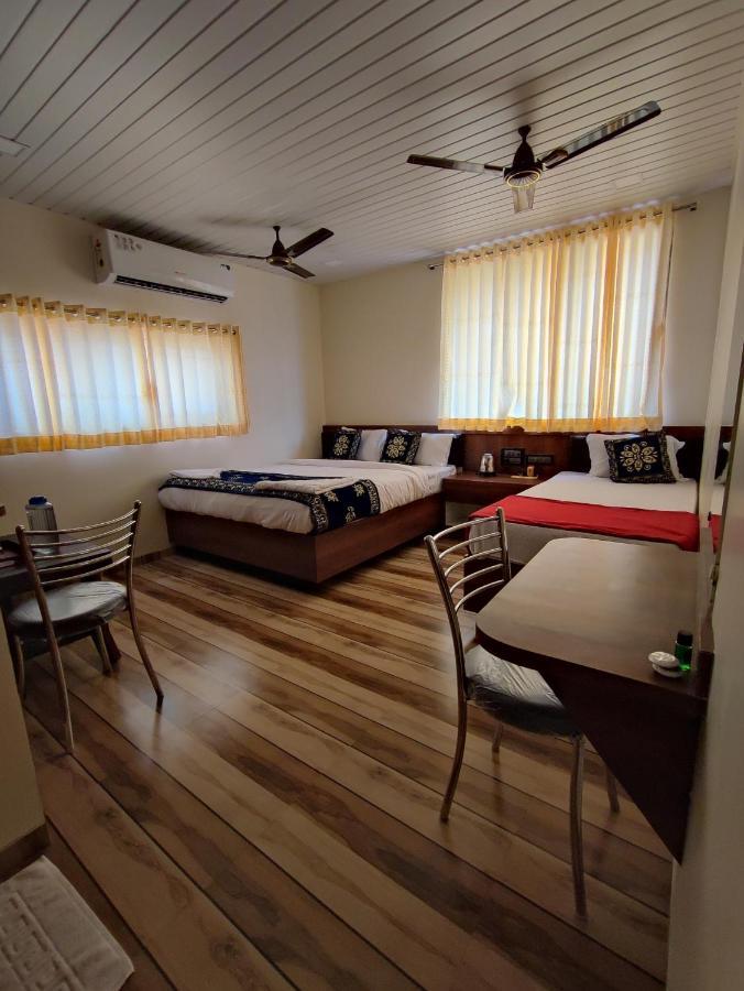 Hotel Starlit Navi Mumbai Bagian luar foto