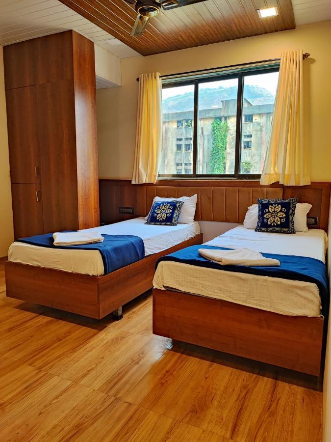 Hotel Starlit Navi Mumbai Bagian luar foto