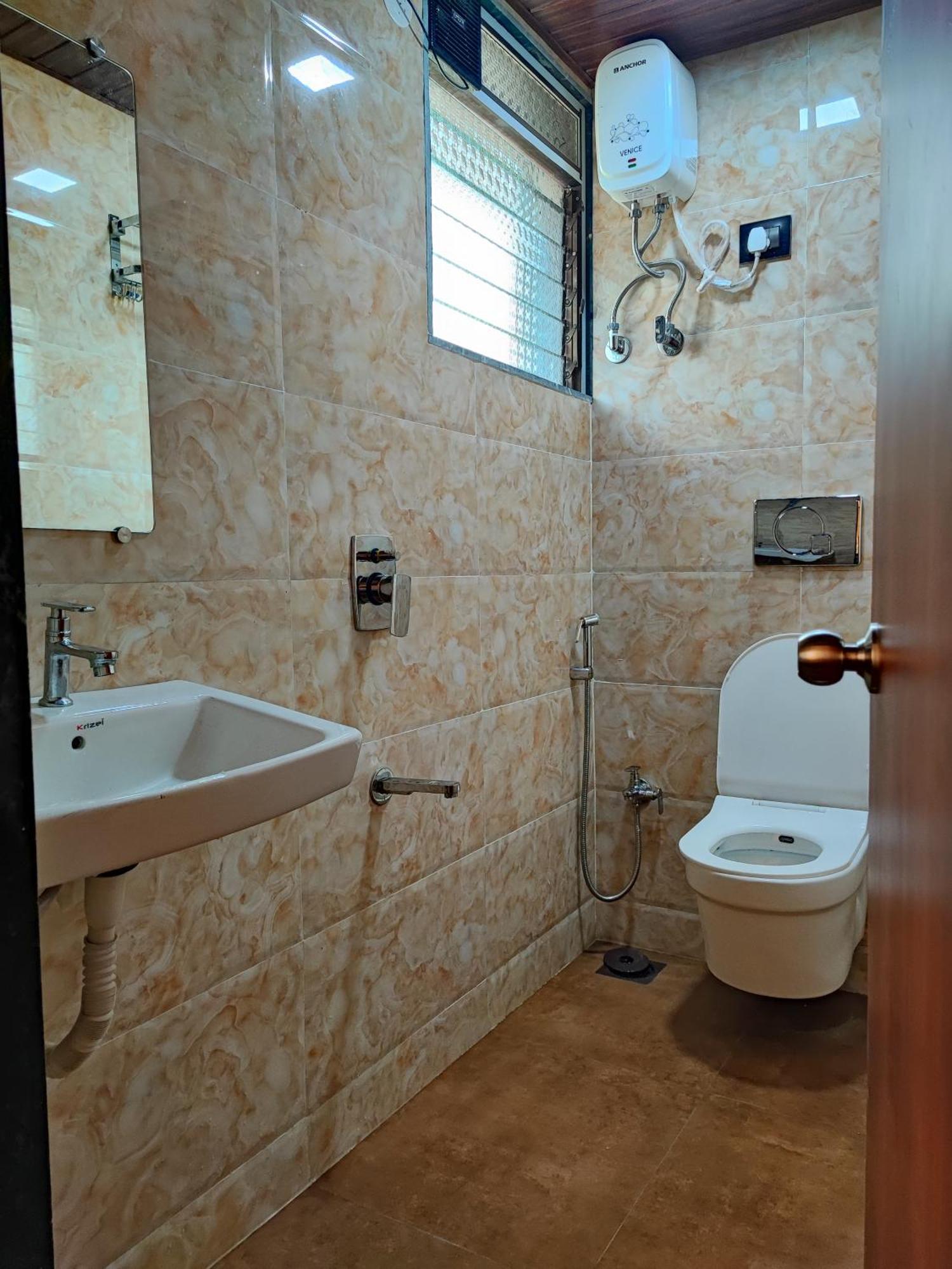Hotel Starlit Navi Mumbai Bagian luar foto