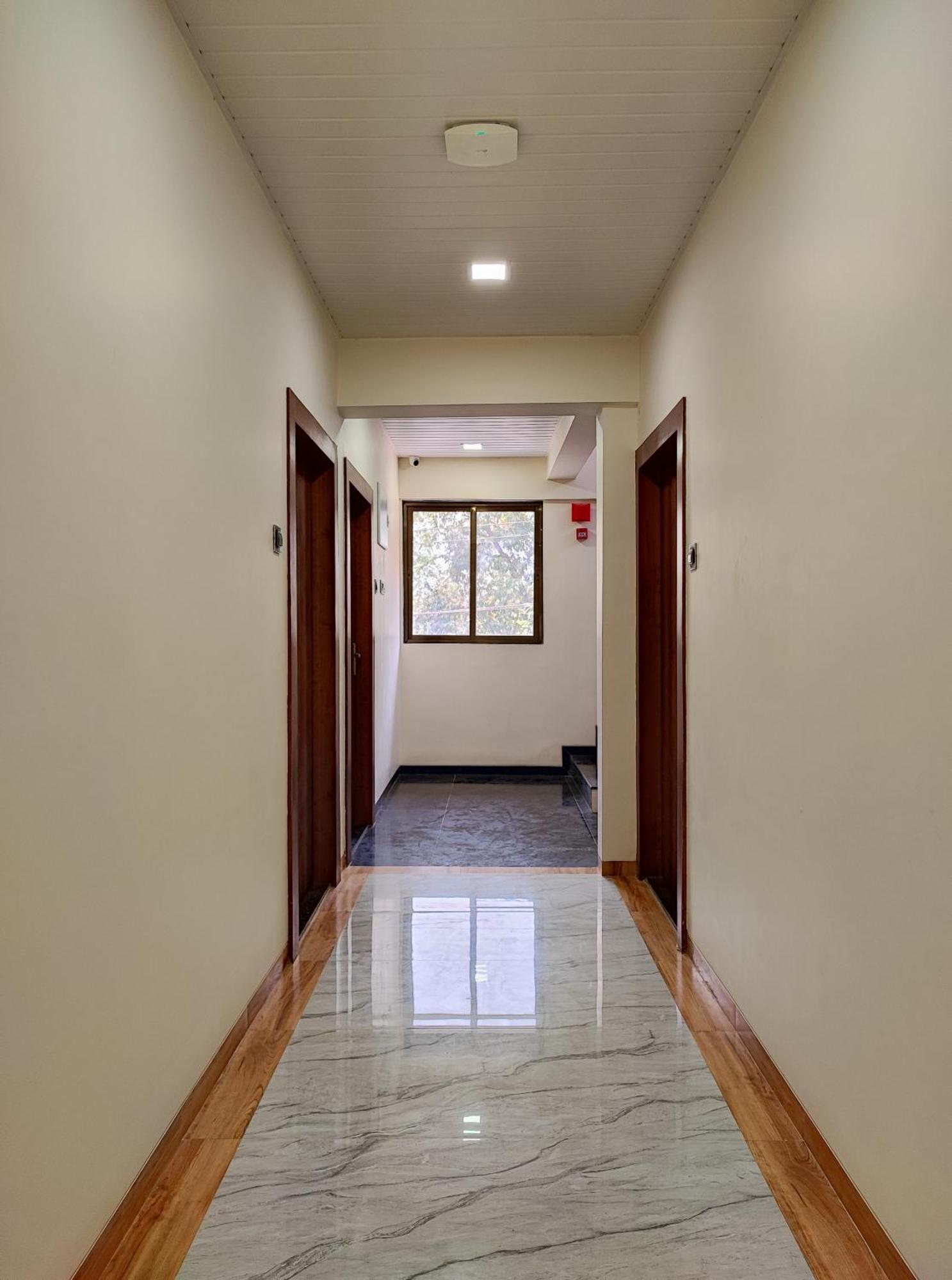 Hotel Starlit Navi Mumbai Ruang foto